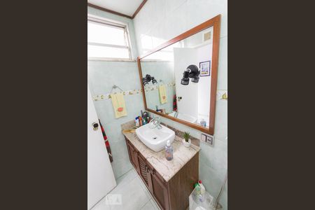 Casa à venda com 360m², 3 quartos e 2 vagas Casa à venda com 360m², 3 quartos e 2 vagasBanheiro Social