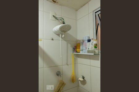 Apartamento para alugar com 52m², 2 quartos e 1 vagaDetalhe do banheiro