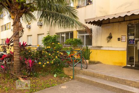 Apartamento para alugar com 52m², 2 quartos e 1 vaga Apartamento para alugar com 52m², 2 quartos e 1 vagaFachada