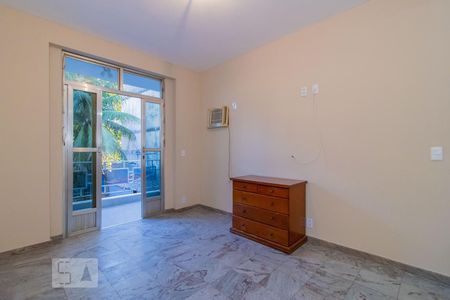 Casa à venda com 100m², 3 quartos e 4 vagasSuíte