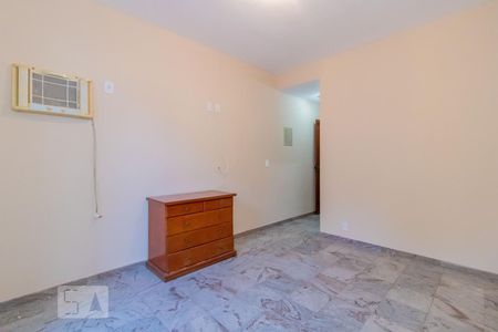 Casa à venda com 100m², 3 quartos e 4 vagasSuíte