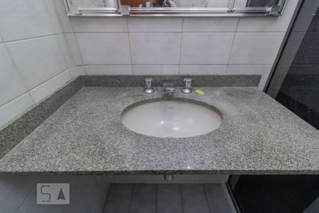 Casa à venda com 100m², 3 quartos e 4 vagasDetalhe do Banheiro da Suíte