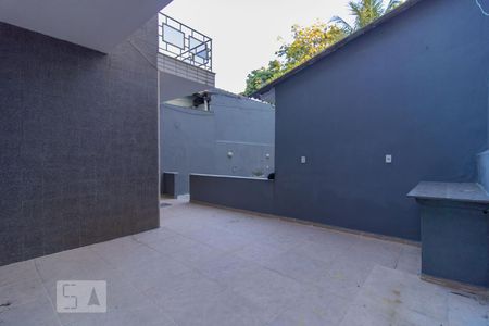 Casa à venda com 100m², 3 quartos e 4 vagasÁrea de Serviço 2