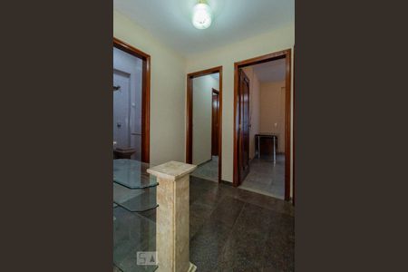 Casa à venda com 100m², 3 quartos e 4 vagasHall - Segundo Pavimento