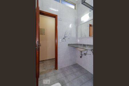 Casa à venda com 100m², 3 quartos e 4 vagasBanheiro da Suíte