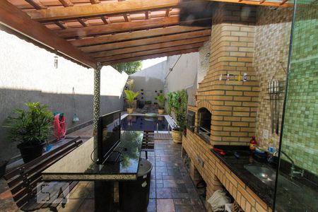 Casa à venda com 260m², 4 quartos e 3 vagasChurrasqueira