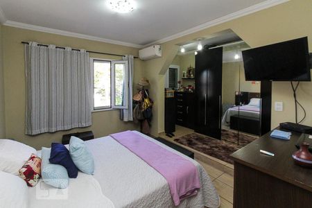 Casa à venda com 260m², 4 quartos e 3 vagasSuite