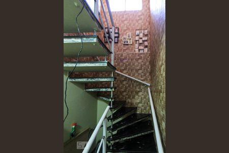 Casa à venda com 260m², 4 quartos e 3 vagasEscada