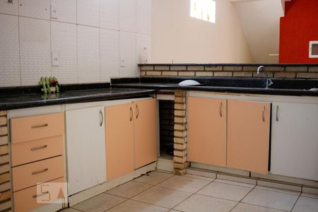 Casa para alugar com 60m², 2 quartos e 1 vagaCozinha - Armários