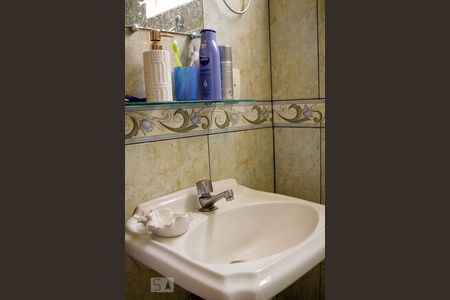 Casa para alugar com 60m², 2 quartos e 1 vagaBanheiro - Torneira