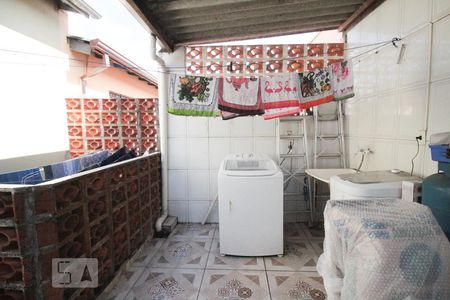 Casa à venda com 80m², 3 quartos e 1 vagaarea de serviço
