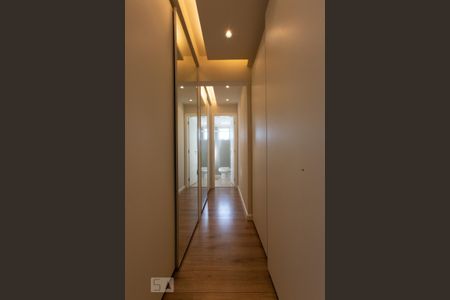 Apartamento à venda com 211m², 3 quartos e 3 vagasCloset Suíte 1