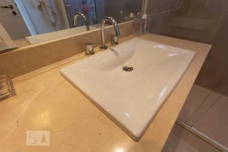 Apartamento à venda com 211m², 3 quartos e 3 vagasBanheiro Suíte 1
