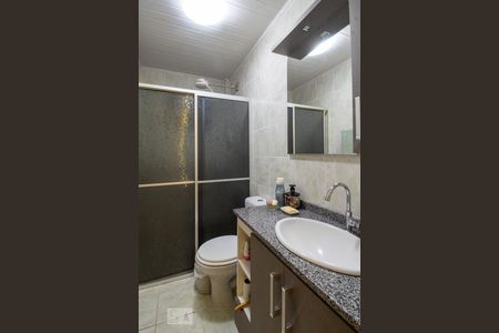 Banheiro de apartamento à venda com 1 quarto, 46m² em Sarandi, Porto Alegre