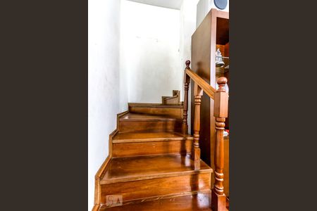 Casa à venda com 240m², 3 quartos e 4 vagasEscadas Quartos