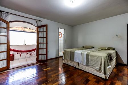 Casa à venda com 240m², 3 quartos e 4 vagasSuíte