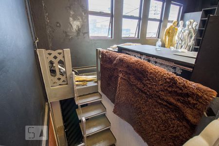 Casa à venda com 277m², 3 quartos e 5 vagas Casa à venda com 277m², 3 quartos e 5 vagasEscada salão de festas