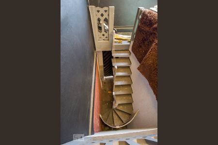 Casa à venda com 277m², 3 quartos e 5 vagas Casa à venda com 277m², 3 quartos e 5 vagasEscada salão de festas