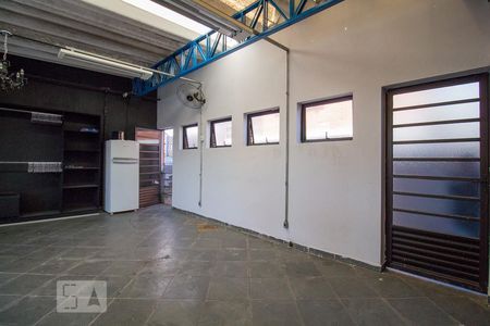 Casa à venda com 277m², 3 quartos e 5 vagas Casa à venda com 277m², 3 quartos e 5 vagasÁrea comum - Salão de festas