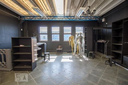 Casa à venda com 277m², 3 quartos e 5 vagas Casa à venda com 277m², 3 quartos e 5 vagasÁrea comum - Salão de festas