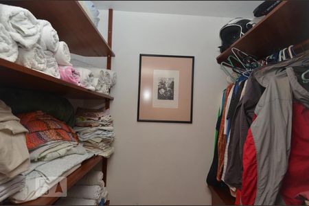 Apartamento à venda com 135m², 4 quartos e 1 vagaCloset