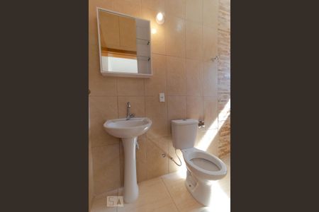 Casa para alugar com 120m², 2 quartos e 2 vagas Casa para alugar com 120m², 2 quartos e 2 vagasBanheiro da Suíte 02