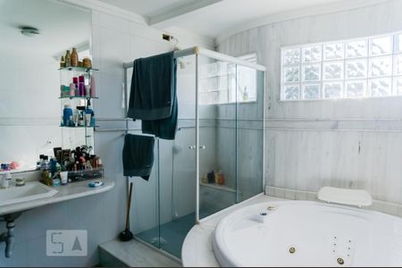 Casa à venda com 230m², 3 quartos e 3 vagasBanheiro da Suíte