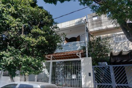 Casa à venda com 230m², 3 quartos e 3 vagasFachada