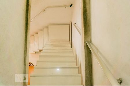 Casa à venda com 230m², 3 quartos e 3 vagasEscada