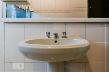 Casa à venda com 230m², 3 quartos e 3 vagasBanheiro Social