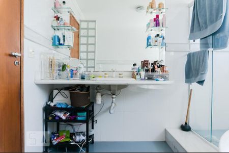 Casa à venda com 230m², 3 quartos e 3 vagasBanheiro da Suíte