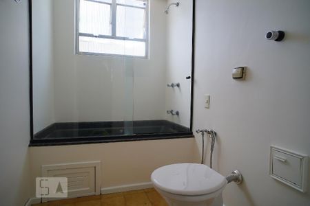 Apartamento à venda com 150m², 3 quartos e 2 vagasSuite - Banheiro