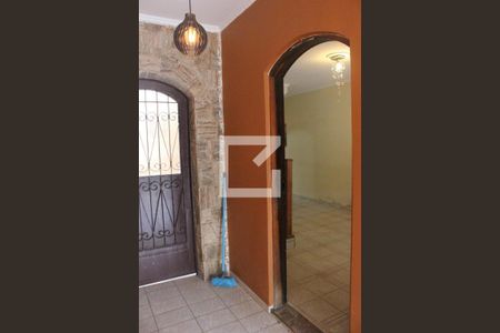 Casa para alugar com 95m², 3 quartos e 2 vagasGaragem porta da sala