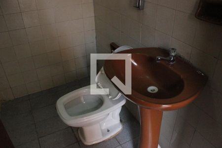Casa para alugar com 95m², 3 quartos e 2 vagasBanheiro da Edícula