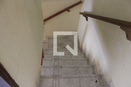 Casa para alugar com 95m², 3 quartos e 2 vagasEscada para sala/quartos