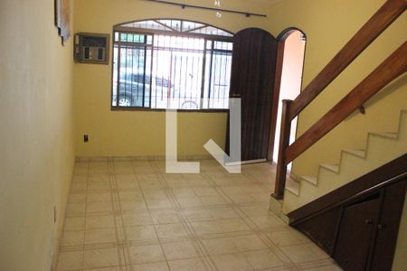 Casa para alugar com 95m², 3 quartos e 2 vagasSala