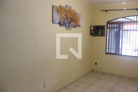 Casa para alugar com 95m², 3 quartos e 2 vagasSala