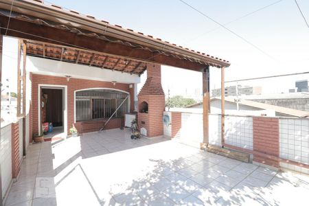 Casa para alugar com 220m², 2 quartos e 1 vagaQuintal