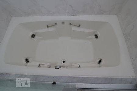 Casa para alugar com 220m², 2 quartos e 1 vagaBanheiro Social - banheira