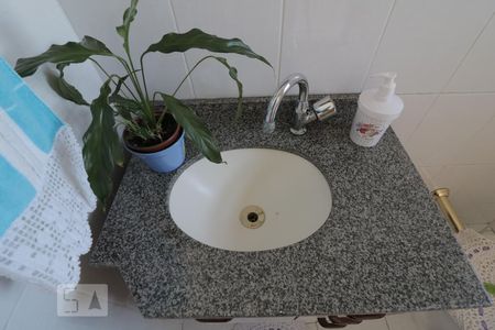 Casa para alugar com 220m², 2 quartos e 1 vagaBanheiro de Serviço - pia