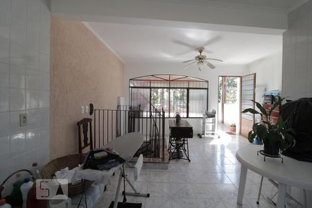 Casa para alugar com 220m², 2 quartos e 1 vagaArea de serviço