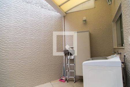 Casa de condomínio à venda com 150m², 3 quartos e 2 vagasQuintal e Área de Serviço