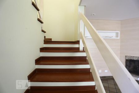 Escadas de casa à venda com 4 quartos, 330m² em Adalgisa, Osasco