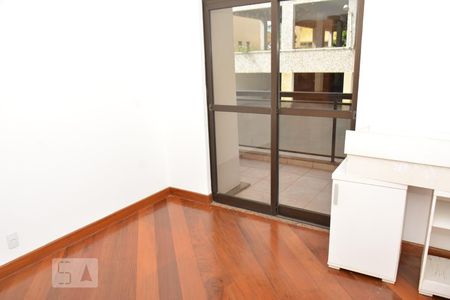 Apartamento à venda com 129m², 4 quartos e 2 vagasQuarto 2