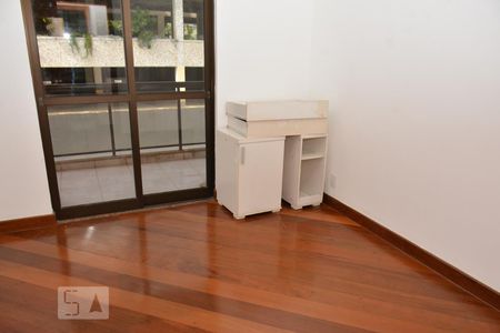 Apartamento à venda com 129m², 4 quartos e 2 vagasQuarto 2