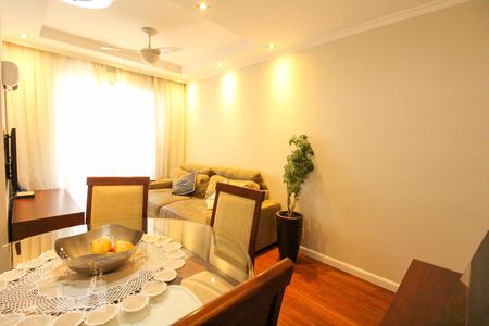 Sala de apartamento para alugar com 3 quartos, 63m² em Parque Maria Domitila, São Paulo