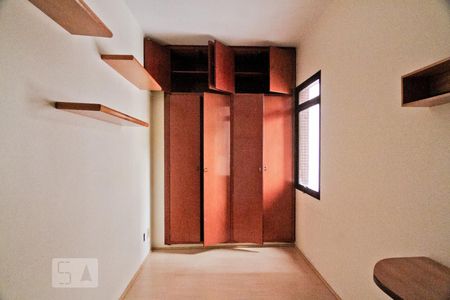 Apartamento à venda com 354m², 5 quartos e 4 vagasQuarto 2