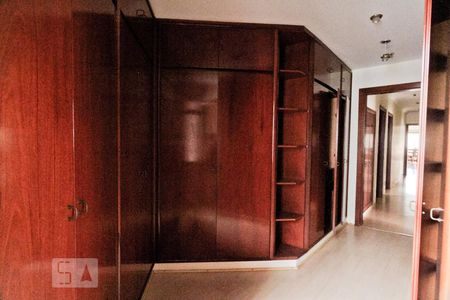 Apartamento à venda com 354m², 5 quartos e 4 vagasCloset da suíte 3