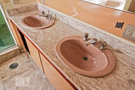 Apartamento à venda com 354m², 5 quartos e 4 vagasBanheiro da Suíte 3