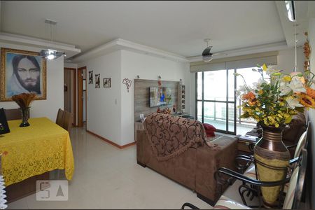 Sala de Apartamento com 2 quartos, 85m² Icaraí